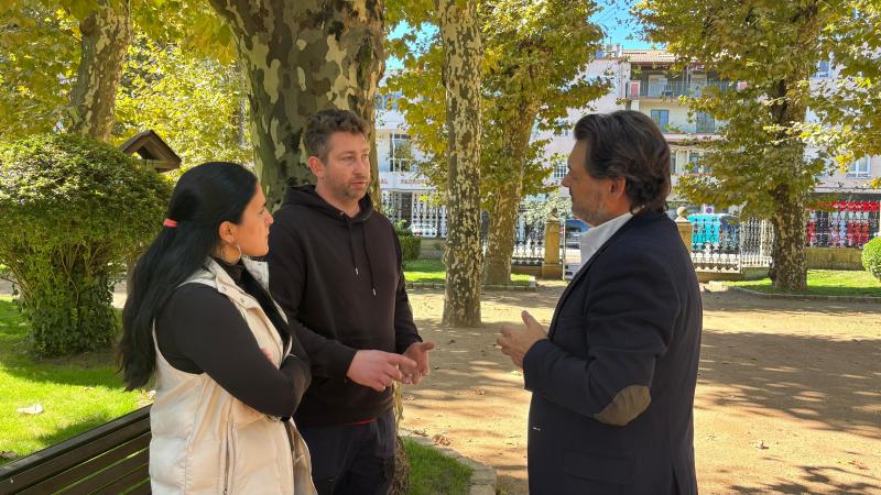 Miranda subraya en Padrón que las ayudas extraordinarias al retorno, que se pueden solicitar hasta el 30 de septiembre, permiten a las familias gallegas “Comenzar una nueva vida en Galicia”