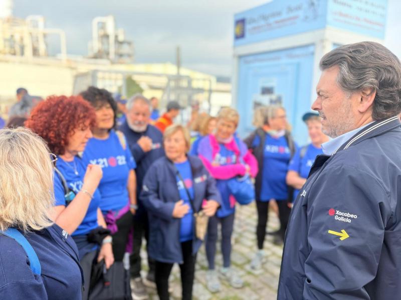 Miranda recibe en Pontecesures a 42 peregrinos de la Irmandade Galega de Rubí que realizan el Camino Portugués por la Variante Espiritual.