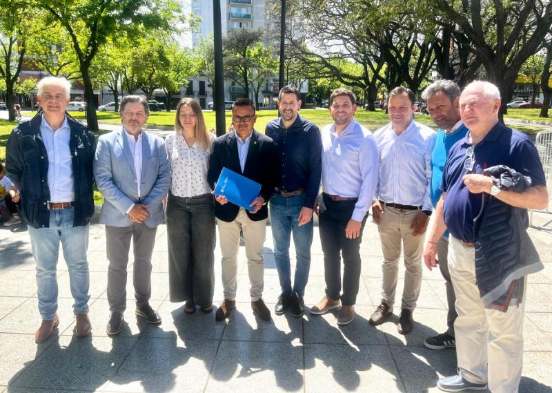 A Xunta reivindica o papel do Centro Gallego de la Plata e consolidará os lazos coa emigración galega nesta cidade cunha mouteira do Camiño de Santiago.