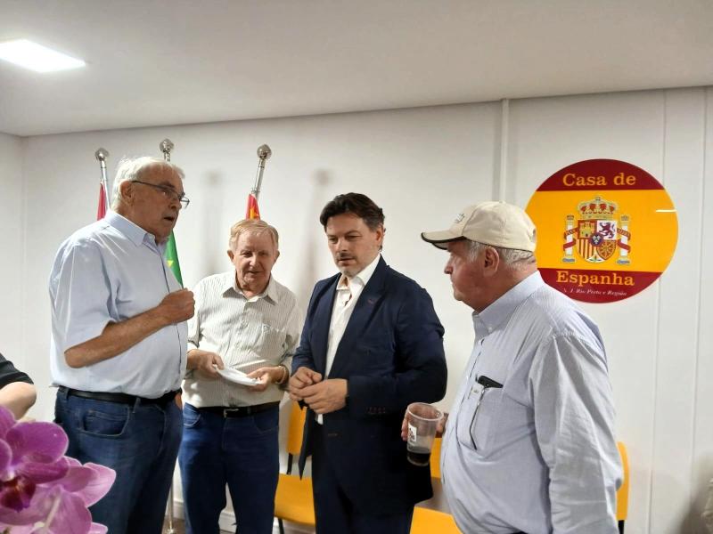 Miranda subraya en São José do Rio Preto la importancia de las entidades para mantener viva nuestra cultura y el orgullo de pertenecer a la tierra de origen.