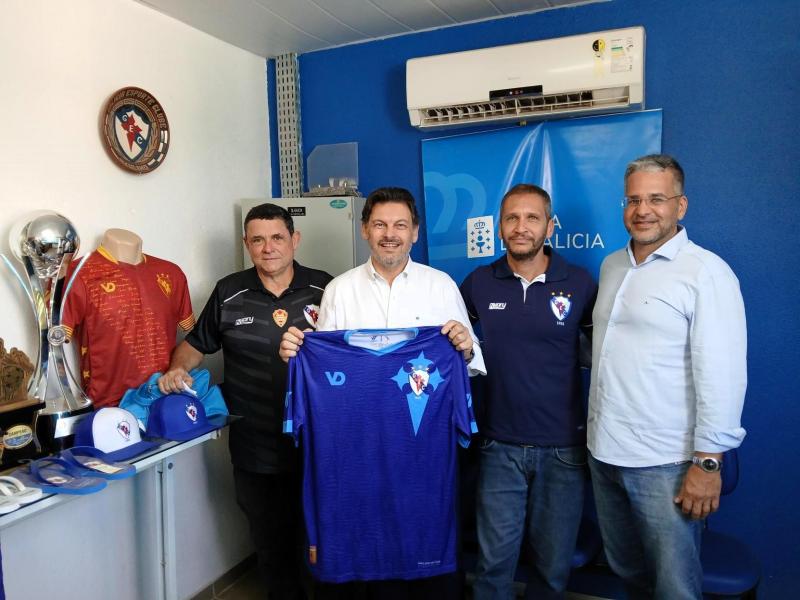Miranda destaca en Salvador de Bahía el valor histórico del Galicia Esporte Clube como emblema de la emigración y de la cultura gallega en Brasil.