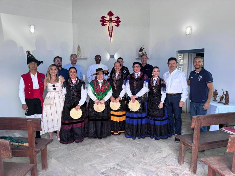 Miranda destaca en Salvador de Bahía el valor histórico del Galicia Esporte Clube como emblema de la emigración y de la cultura gallega en Brasil.