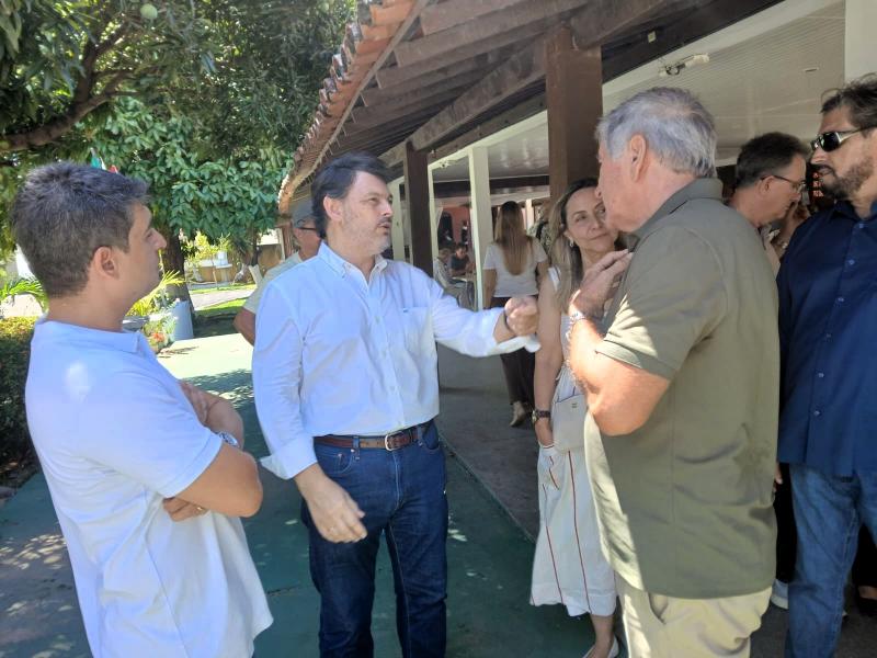 Miranda destaca en Salvador de Bahía el papel del Centro Recreativo União do Río Tea: 'Son un ejemplo de cómo la colectividad gallega mantiene viva su cultura a miles de kilómetros de Galicia'.