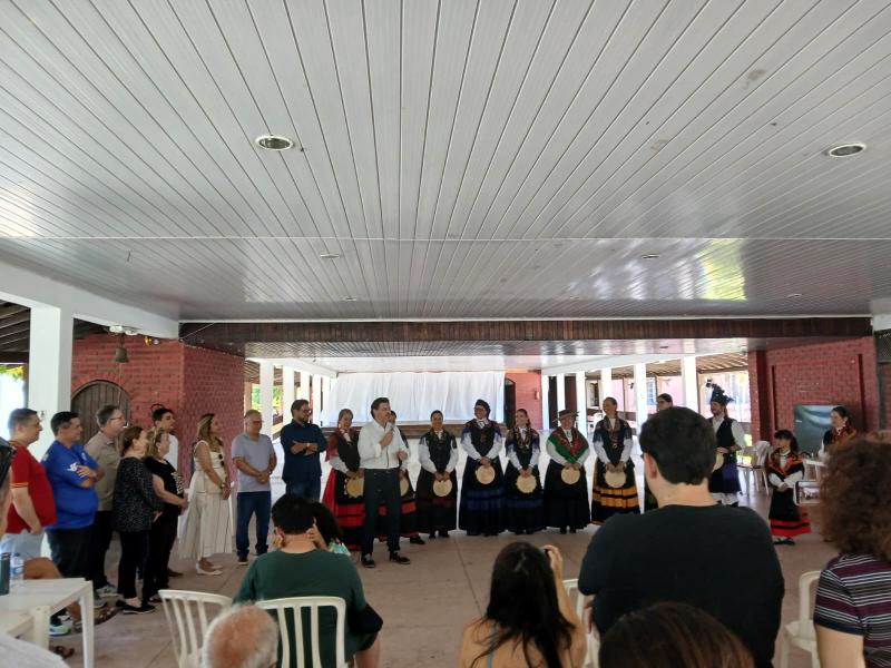 Miranda destaca en Salvador de Bahía el papel del Centro Recreativo União do Río Tea: 'Son un ejemplo de cómo la colectividad gallega mantiene viva su cultura a miles de kilómetros de Galicia'.