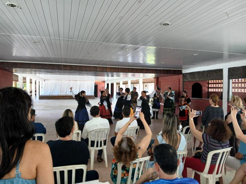 Miranda destaca en Salvador de Bahía el papel del Centro Recreativo União do Río Tea: 'Son un ejemplo de cómo la colectividad gallega mantiene viva su cultura a miles de kilómetros de Galicia'.