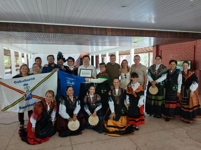 Miranda agradece a Cabaleiros de Santiago o seu compromiso coa colectividade e a cultura galega en Salvador de Bahía Miranda agradece a Cabaleiros de Santiago o seu compromiso coa colectividade e a cultura galega en Salvador de Bahía
