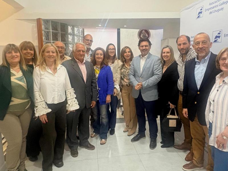 Miranda: “La unión de entidades entorno al Centro Orensano es un ejemplo de colaboración y de futuro para la colectividad gallega en Uruguay”.