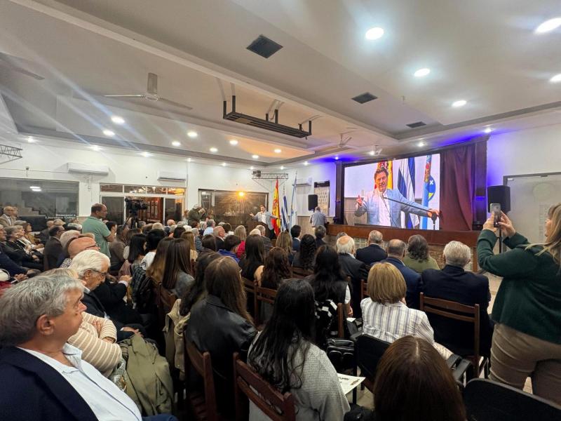 Miranda: “La unión de entidades entorno al Centro Orensano es un ejemplo de colaboración y de futuro para la colectividad gallega en Uruguay”.