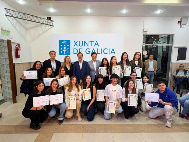 Miranda: “Estes diplomas simbolizan a unión entre quen mantén viva Galicia no exterior e quen hoxe continúa o seu legado”.