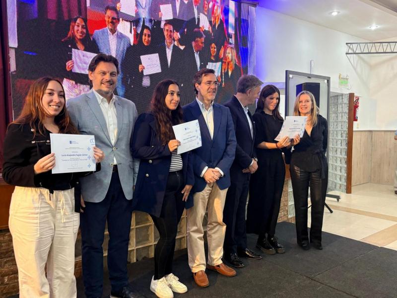 Miranda: “Estos diplomas simbolizan la unión entre quienes mantienen viva Galicia en el exterior y quienes hoy continúan su legado”.