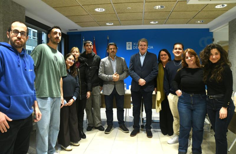 La Xunta recuerda en un encuentro con becarios BEME que está abierta la convocatoria de este año con la que alcanzará a los 2.000 jóvenes retornados
