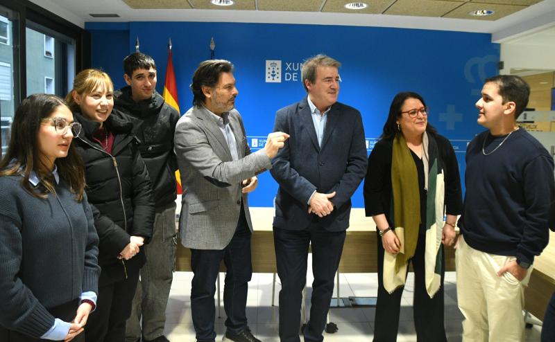 La Xunta recuerda en un encuentro con becarios BEME que está abierta la convocatoria de este año con la que alcanzará a los 2.000 jóvenes retornados