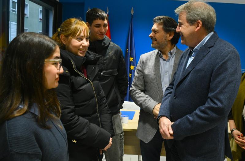 La Xunta recuerda en un encuentro con becarios BEME que está abierta la convocatoria de este año con la que alcanzará a los 2.000 jóvenes retornados