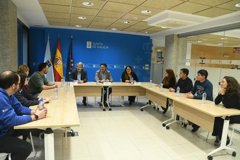 La Xunta recuerda en un encuentro con becarios BEME que está abierta la convocatoria de este año con la que alcanzará a los 2.000 jóvenes retornados