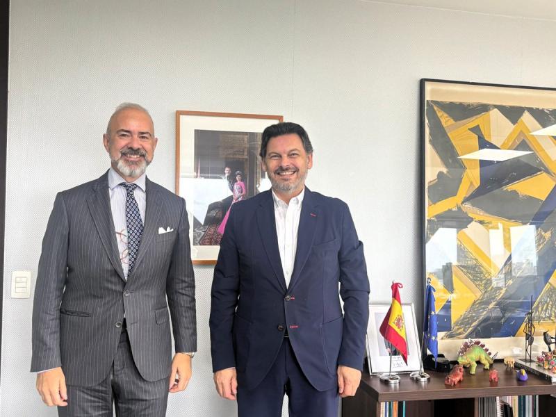 Miranda se reúne con el nuevo cónsul general de España en Río de Janeiro para reforzar la colaboración en favor de la colectividad gallega. Miranda se reúne con el nuevo cónsul general de España en Río de Janeiro para reforzar la colaboración en favor de la colectividad gallega.