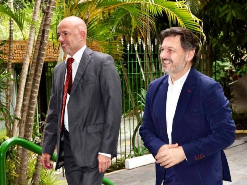 Miranda refuerza la conexión con la comunidad gallega en el exterior en un encuentro con empresarios asentados en Brasil.