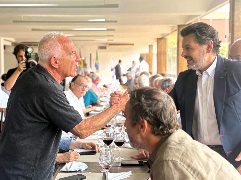 Miranda refuerza la conexión con la comunidad gallega en el exterior en un encuentro con empresarios asentados en Brasil.