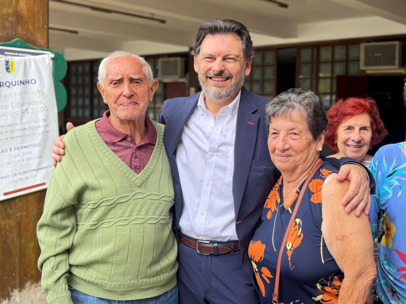 Miranda visita o Centro Social da Casa de España en Río de Xaneiro.