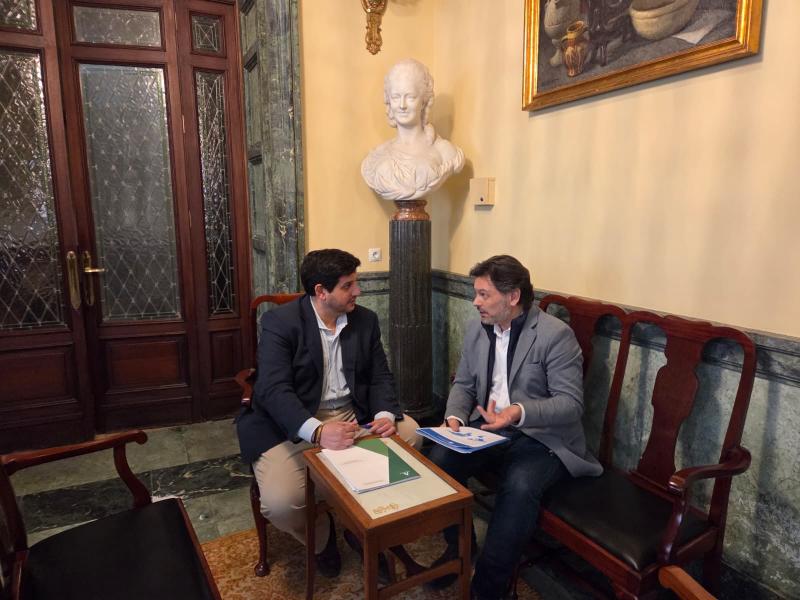 Miranda mantén en Sevilla un encontro co Director Xeral de Andalucía Global para reforzar a cooperación en emigración e retorno