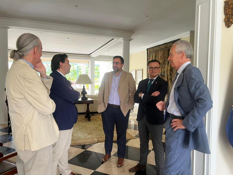 José González inicia a axenda da súa primeira viaxe institucional a Venezuela cun encontro de traballo co embaixador de España no país