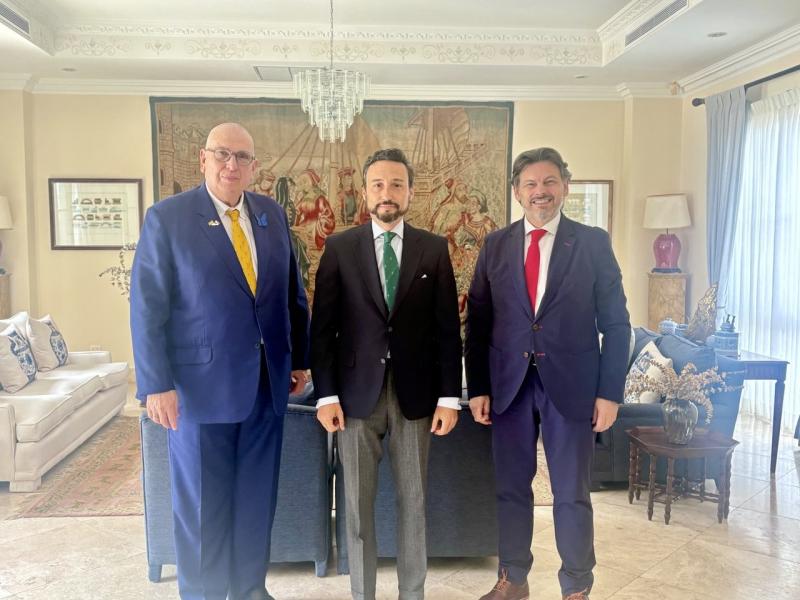 El secretario xeral da Emigración, Antonio Rodríguez, mantiene un encuentro de trabajo con el embajador de España en Panamá, Guzmán Palacios