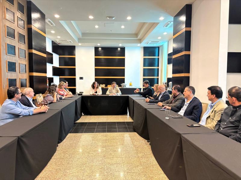 Miranda aborda las políticas de acompañamiento al retorno de la Xunta con la colectividad gallega de Panamá.