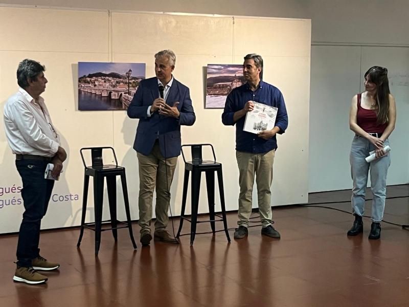 O delegado da Xunta en Bos Aires, Alejandro López Dobarro, participou en Luján na inauguración da exposición 'Iacobus Gaudet: Los caminos de Santiago en Galicia'