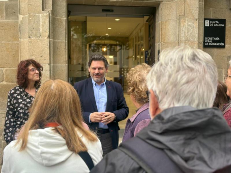 Un grupo de 26 personas de Argentina regresa a las raíces gallegas con una emotiva visita a Santiago de Compostela