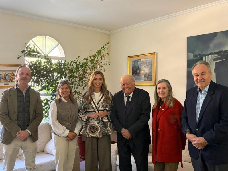 Fabiola García reúnese coa comunidade galega no Uruguai e agradece o seu esforzo por manter vivos os vínculos con Galicia