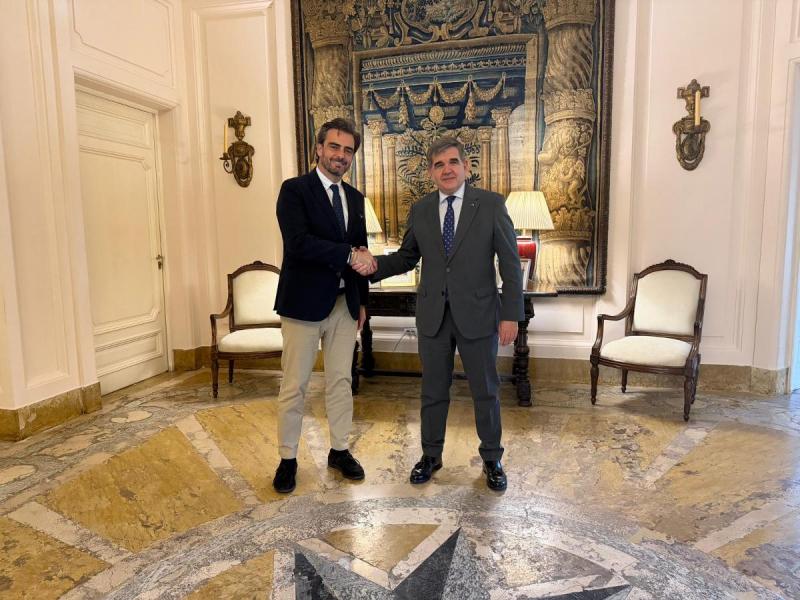 O conselleiro de Presidencia, Xustiza e Deportes reúnese en Bos Aires co embaixador de España en Arxentina