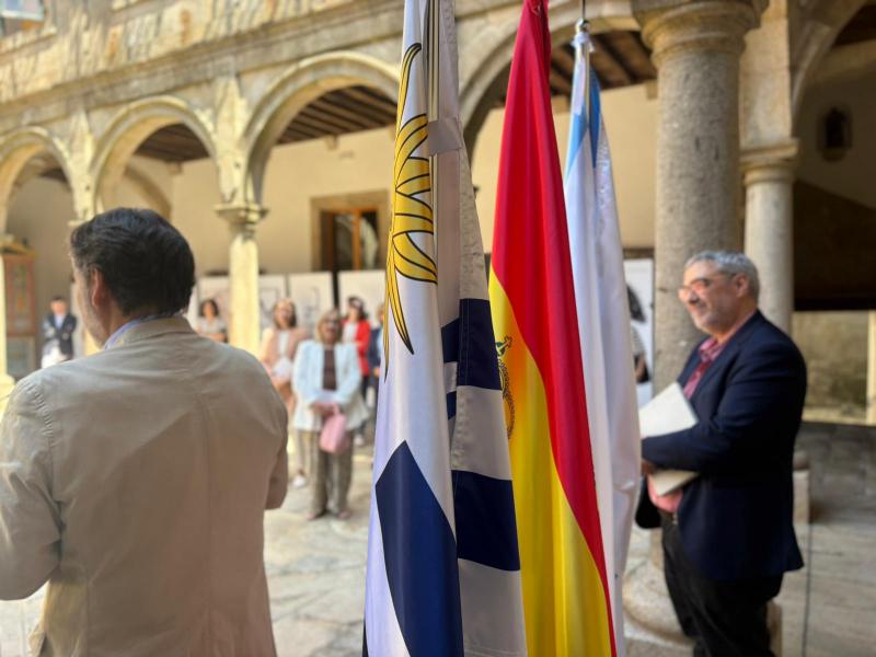La Xunta destaca los lazos históricos entre Galicia y Uruguay en la inauguración en Santiago de la exposición del periodista y caricaturista Jaime Clara