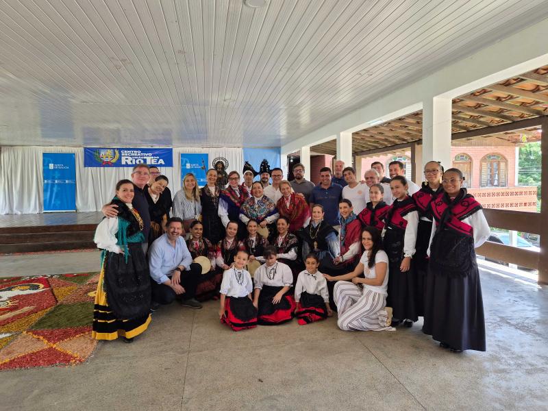La Xunta manifiesta su compromiso con la labor de las entidades de la colectividad gallega en Salvador de Bahía a favor de la difusión de la cultura de Galicia en Brasil.