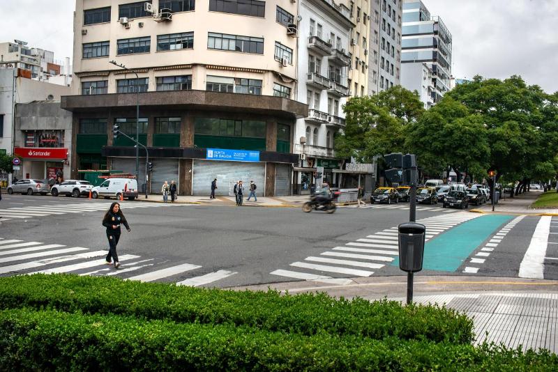 Miranda presenta á colectividade galega de Bos Aires a nova Delegación da Xunta: “A Delegación de Bos Aires será a casa de Galicia en América, pero tamén a porta de América cara a Galicia”.