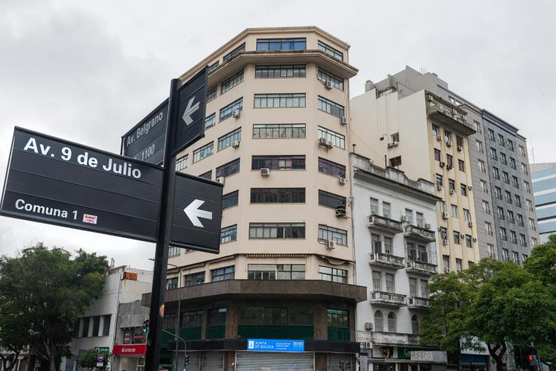 Miranda presenta á colectividade galega de Bos Aires a nova Delegación da Xunta: “A Delegación de Bos Aires será a casa de Galicia en América, pero tamén a porta de América cara a Galicia”.