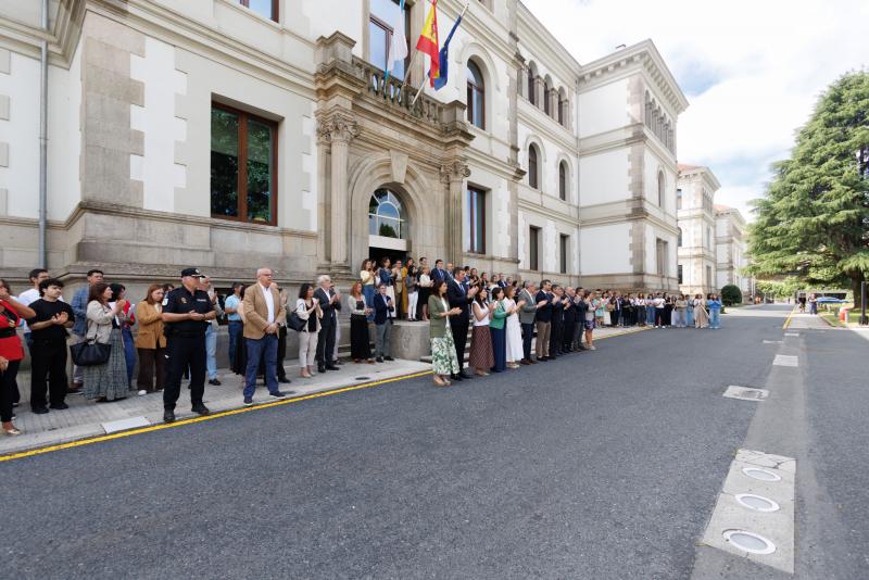 Rueda preside o minuto de silencio en memoria das vítimas dos terremotos de Venezuela.