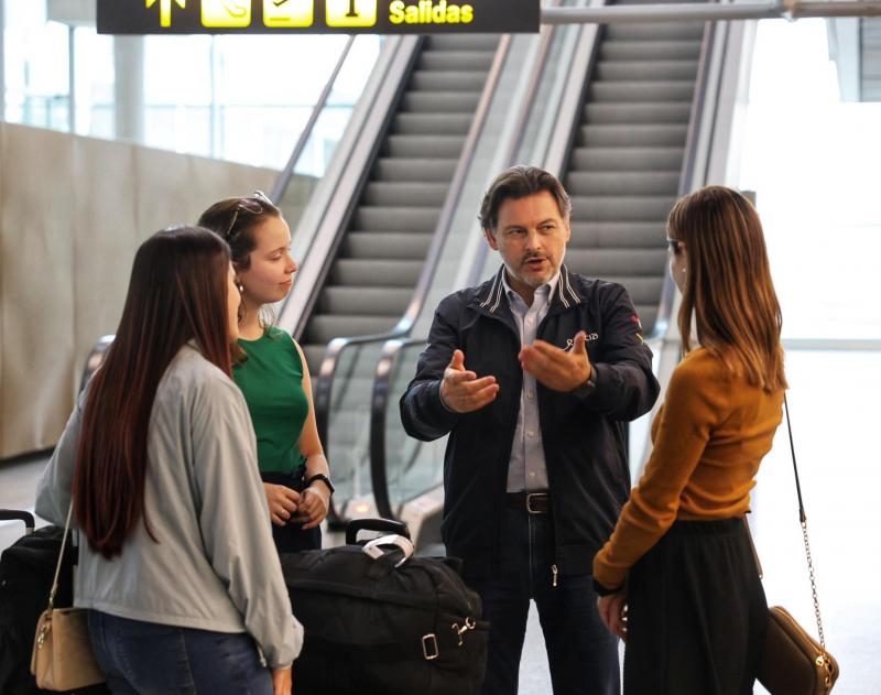 Miranda: “Cada participante de Escolas Abertas convértese nun embaixador da cultura galega no mundo”.