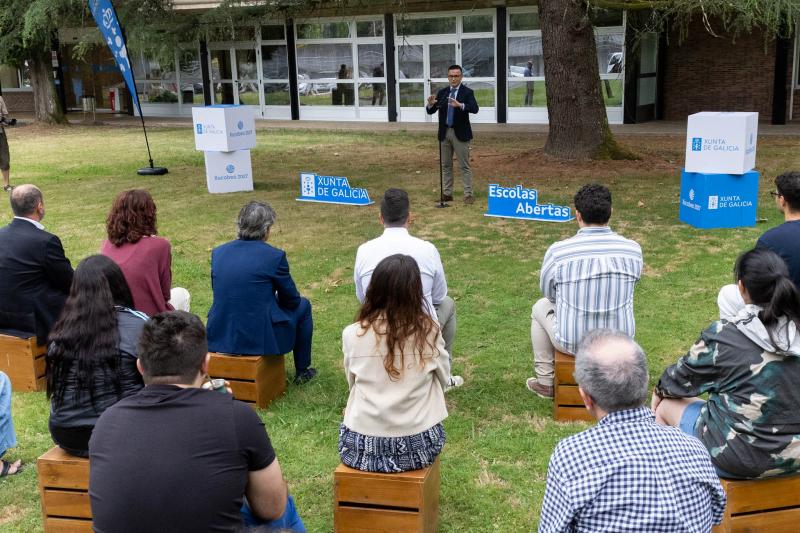 La Xunta impulsa la formación de cerca de 50 maestros de entidades gallegas del exterior que difundirán el baile y la música tradicional de Galicia por América y Europa.