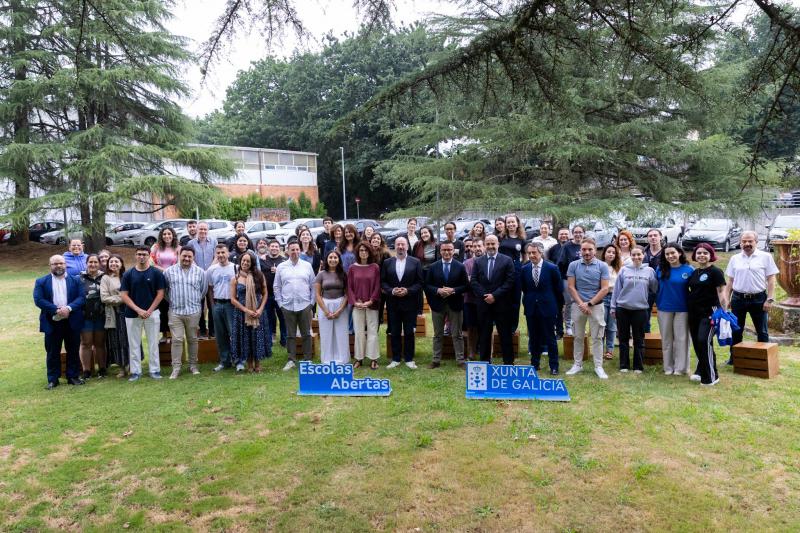 La Xunta impulsa la formación de cerca de 50 maestros de entidades gallegas del exterior que difundirán el baile y la música tradicional de Galicia por América y Europa.