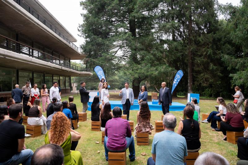 A Xunta agradece a implicación das preto de 50 persoas formadoras de entidades galegas do exterior que se beneficiaron do programa Escolas Abertas 2026.