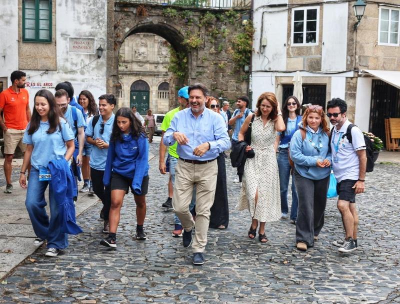 La Xunta pone en valor el Camino de Santiago como símbolo del vínculo de la juventud gallega del exterior con su tierra de origen.