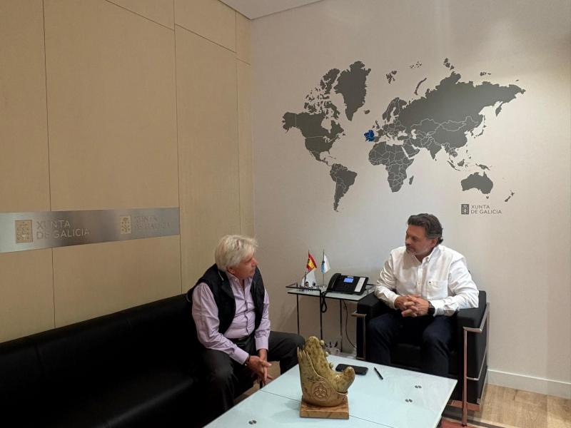 Miranda reforza os lazos coa comunidade galega no Reino Unido nun encontro con Jesús Ledo, referente da comunidade galega residente en Londres. Miranda reforza os lazos coa comunidade galega no Reino Unido nun encontro con Jesús Ledo, referente da comunidade galega residente en Londres.