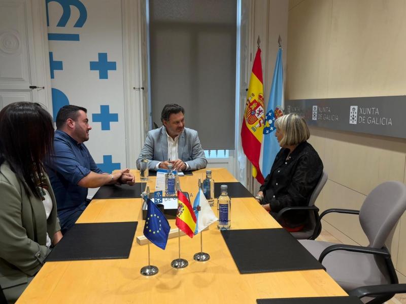 Miranda agradece al Lar Gallego de Pamplona su trabajo para acercar Galicia a las nuevas generaciones.