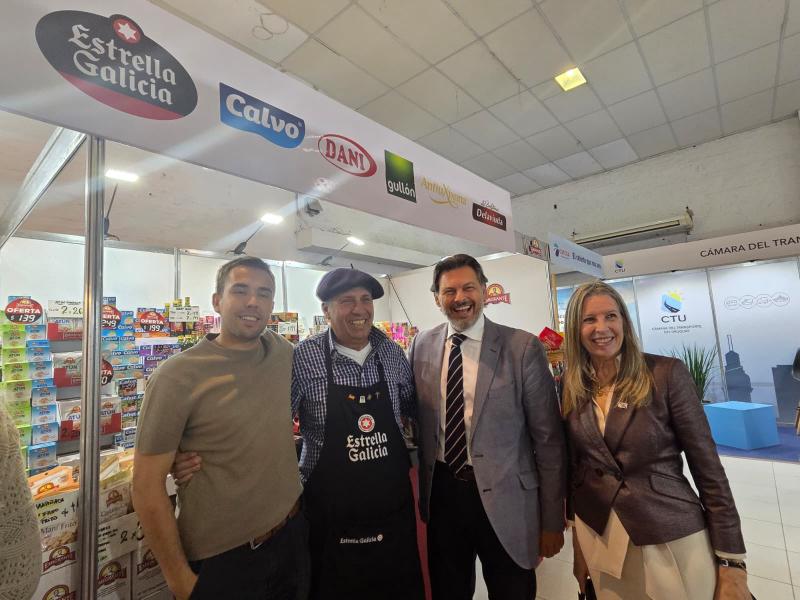 O secretario xeral da Emigración, Antonio Rodríguez Miranda, durante a súa visita á Feira Expo Prado 2026, en Montevideo (Uruguai)