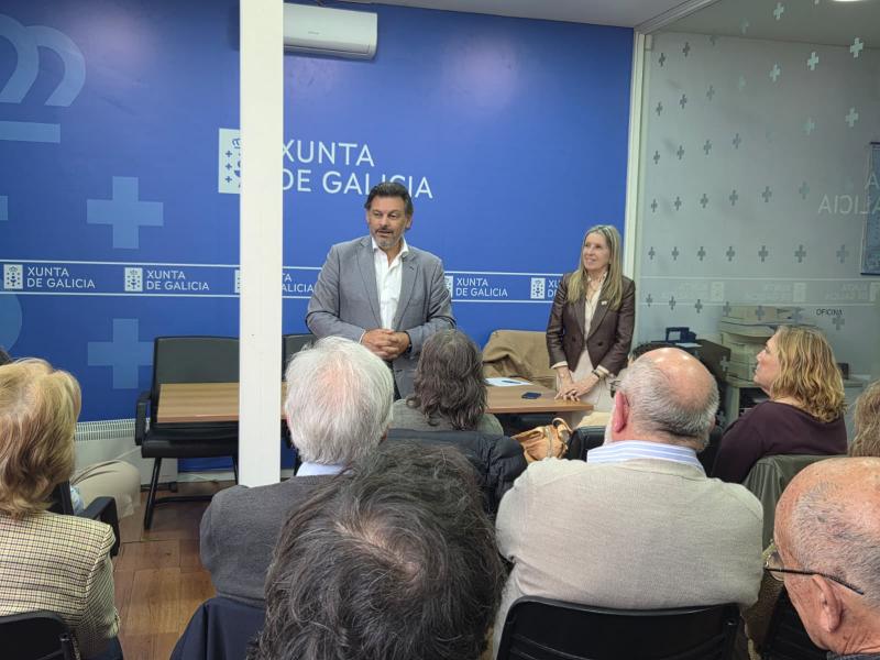 El secretario xeral da Emigración, Antonio Rodríguez Miranda, en su reunión con los presidentes de los centros gallegos de Montevideo