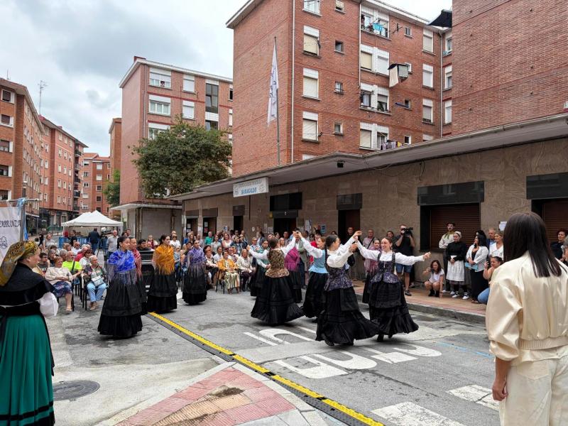 Miranda felicita al Centro Galego de Bizkaia en Barakaldo por “125 años llevando la identidad gallega por el País Vasco”.
