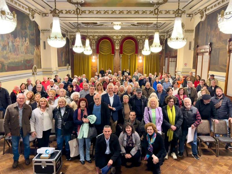 O delegado da Xunta na Arxentina transmítelles ás persoas participantes en “Reencontros con Galicia” que Galicia se sinte orgullosa de axudar a que poidan volver á terra onde naceron.