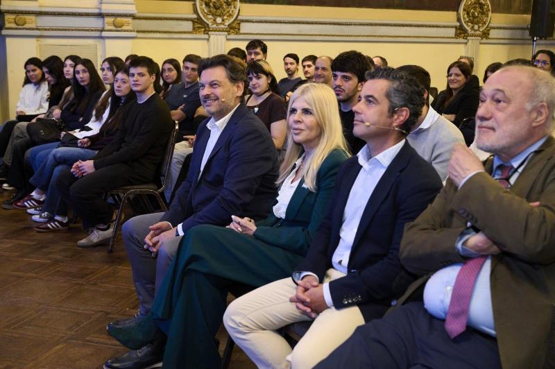 Miranda celebra el éxito del programa Conecta con Galicia en el Camino como muestra de la ilusión de retorno de los gallegos del exterior.