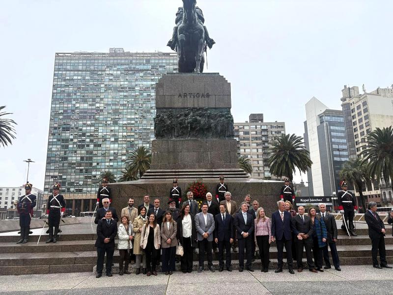 El Gobierno gallego destaca la importancia de “mantener firmes los lazos entre dos pueblos hermanos como España y Uruguay”.