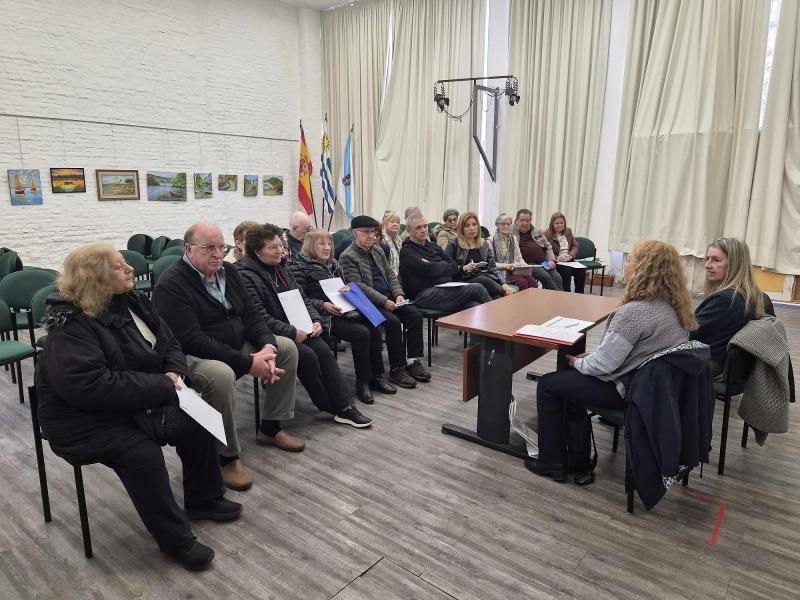 La delegada de la Xunta en Uruguay transmite a los participantes de “Reencuentros con Galicia” que Galicia se siente orgullosa de ayudar a que puedan volver a la tierra donde nacieron.
