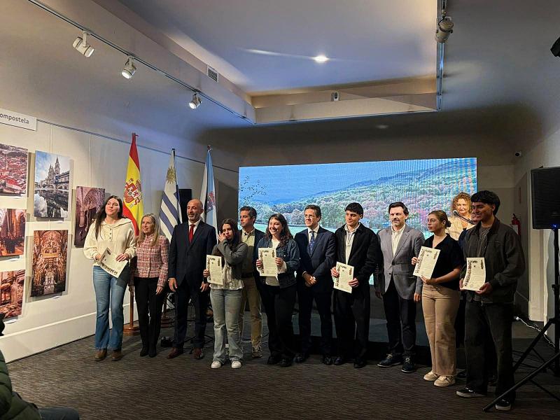 A Xunta promociona no Uruguai o Xacobeo 2027 coa exposición ‘Mes do Camiño’.